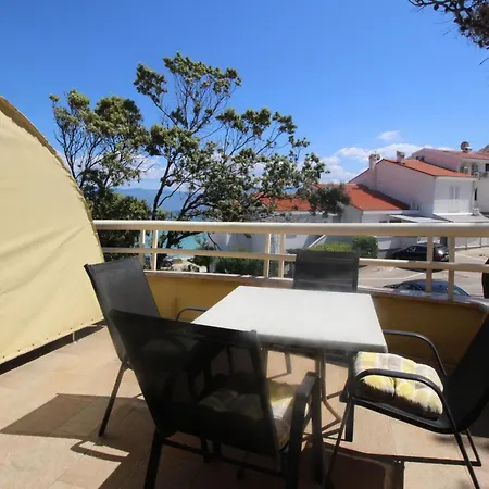 Apartman In Mit Eigenem Balkon By Interhome