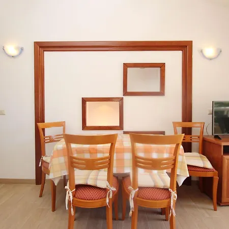 Apartman In Mit Eigenem Balkon By Interhome